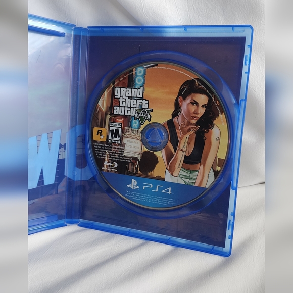 PS4 Game - Grand Theft Auto V (Five) - Picture 3 of 3